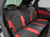 後部座席も広さは十分確保されております。運転して良し、座って良しの仕上がりとなっております。
