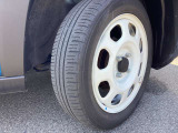 純正15インチホワイトカラーホイールでスタイルバッチリ!165/60R15タイヤです