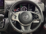Hondaセンシング搭載ミリ波レーダーと単眼カメラで、クルマの前方の状況を認識。ブレーキやステアリングの制御技術と協調し、安心・快適な運転や事故回避を支援する先のシステムです