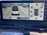 アラウンドビューモニターが進化して3D表示ができるようになりました!混雑する駐車場などでもクルマの周囲が8つの視点から見えるので、安心して発進できます。