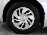 ホイールは車のデザインにマッチした専用タイプです。