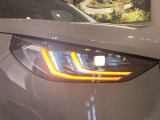 BMWの伝統の丸目4灯ヘッドライトでございます。LEDライトで視認性もよく明るく安全性の向上につながります。
