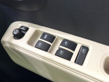 【電動格納ミラー】サイドミラーは電動格納式となっており、狭い駐車場でもキズがつくリスクを抑えられます。
