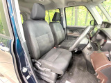 運転席まわりには十分なスペースがあり、大柄な方でもゆったり運転していただける環境です。