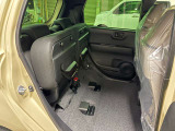 座席は軽い力で跳ね上げが可能で、高い荷物を積み込む荷室としてもご利用いただけます。