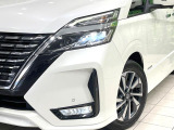【LEDヘッドライト】悪天候や夜間走行時も良好な視界を確保し安心して運転できる高輝度LEDヘッドライトを装備!点灯速度が早く、消費電力も抑えられています。