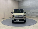 お車購入のポイントとなるフロントマスクです!シャープな目つきが印象的なデザインのヘッドランプです。