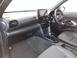 運転席周りのレイアウトをご覧ください。ナビゲーションが綺麗に装着されすっきり収まってますね!