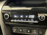 左右独立温度コントロールフルオートエアコンです。運転席、助手席それぞれで独立して温度設定ができます。冷え性の方が乗っても安心ですね♪