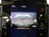 ■人気のフロントビューモニター装備。フロントグリルのカメラ映像を11.6インチディスプレイに表示。自車の前方の様子が確認可能です。見通しの悪い交差点や駐車・発進時などの前方確認をサポートします。