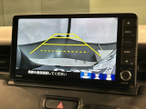 リバースギアに入れるだけで後方の表示へ切り替わります。夜間や雨の日の駐車も楽になりますよ。