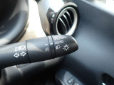 オートライト機能が装備されており暗い場所に入ると車両が検知しライトのON・OFFを自動的に切り替えてくれますので非常に便利な装備です♪