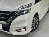 【LEDヘッドライト】悪天候や夜間走行時も良好な視界を確保し安心して運転できる高輝度LEDヘッドライトを装備!点灯速度が早く、消費電力も抑えられています。