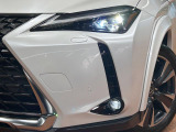 【角型三眼LEDヘッドライト】スタイリッシュな見た目の三眼LEDヘッドライトを装備♪スタイルだけでなく、夜間の走行も視界良好で安心してお乗りいただけます。