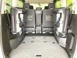 普段のお買い物や通勤、送迎等に十分な荷室スペースを確保しております。セカンドシートを倒すと、大きな荷物の積載も可能です♪