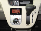 オートエアコンで暑い夏も寒い冬も快適な車内で運転出来ます。