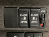 リアドアは乗り降りに便利な両側電動スライドドアです。また運転席に座っていながらスイッチ操作で自在にスライドドアを開け閉めできます。