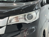 LEDヘッドライトは、点灯の瞬間から最大光量を発揮し、突然暗くなるトンネルなどでの安定感を高めます。