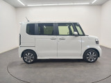 プライバシーガラスが装備されています。外を見る時は気にならず、後方車両からは、車内は見えにくい設計です。