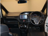 オシャレなインテリアで運転する気分も盛り上がりますよね^^