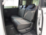 【セカンドシート】ゆったり快適に座っていただけますので、楽しくドライブに参加できます。