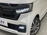 【LEDヘッドライト】悪天候や夜間走行時も良好な視界を確保し安心して運転できる高輝度LEDヘッドライトを装備!点灯速度が早く、消費電力も抑えられています。