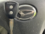 【キーレス】少し離れた場所からでもボタン一つでドアの開錠・施錠ができるのでとっても便利!ドアの鍵穴周りに傷をつけることもありません♪