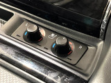 【シートヒーター&ベンチレーション】夏場は涼しい風でお尻や背中の熱やムレを防ぎ、冬はエアコンよりも早く温まってポカポカに!季節を問わず快適に過ごせます。