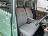 運転席は広くゆったりとした空間です。