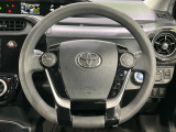 インテリアに合わせたデザインのステアリングは、運転される方のことも考え、運転しやすい形状、大きさです。是非一度、実際に触ってお確かめください。