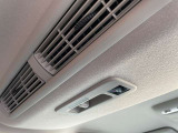 リアシーリングファンも付いておりますので、車内の空気の循環にも役立ちます。