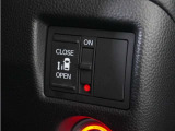 ◆片側電動スライドドア◆狭い駐車場でも乗り降りが楽々♪お子様が隣の車にドアを当ててしまう心配もございません!小さなお子様連れの方もこれで安心。