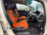 運転席シート廻りは使用感も少なく、良好な状態となっています。丁寧に使われていたことがよくわかりますね。