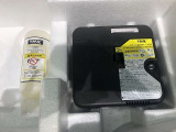 もしパンクをしてしまったら、この溶剤をエア注入口より入れて応急処置をしてください。重たいスペアタイヤを積んで走るより燃費の向上になるので、パンク修理キッド搭載の車が増えているんです。