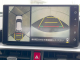 【パノラミックビューモニター】専用のカメラにより、上から見下ろしたような視点で360度クルマの周囲を確認することができます☆死角部分も確認しやすく、狭い場所での切り返しや駐車もスムーズに行えます。