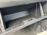大容量のグローブボックスで、車検証入れを入れてもまだまだ余裕があります!