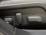 【パワーシート】スイッチ一つで簡単にシートの微調整が可能!電動だから力もいりません!快適なシートポジションにセットして、快適なドライブをお楽しみください。