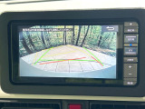 【バックカメラ】駐車時に後方がリアルタイム映像で確認できます。大型商業施設や立体駐車場での駐車時や、夜間のバック時に大活躍!運転スキルに関わらず、今や必須となった装備のひとつです!