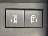 【両側パワースライドドア】スマートキーや運転席のスイッチで後席両側スライドドアの開閉が可能♪電動だから力を入れてドアを開ける必要が無く、小さなお子様でも簡単に開け閉めでき快適です♪