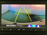 バックでの車庫入れも安心です!リアカメラが付いているバックモニター付のナビを装備しております。操作線もついており距離感も画面から確認できます。
