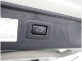 パワーバックドア装備!リヤゲートのスイッチを押すだけでバックドアが閉まります!運転席周りからも開閉の操作ができます♪
