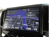純正ナビを装備。タッチパネル式で使いやすく、お出かけもラクラクです。