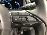 【ステアリングスイッチ】右です。ステアリングから手を離さず、運転に集中したまま手元でマルチインフォメーションディスプレイ内の表示切替などができます。