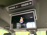 【12.8型フリップダウン】大画面モニターで後席でもエンタメをお楽しみいただけます。家族や友人とお出かけする機会が多い方に大人気です♪