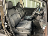 運転席は電動シート付です。細かな動きでドライバーに合わせたポジションを設定できます。
