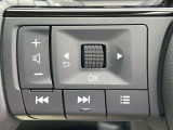 ハンドルから手を離さずにオーディオの操作ができるステアリングスイッチ付