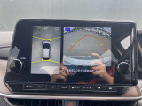 上からまる見え!アラウンドビューモニターの画像です。純正ナビに映してあります。お車を真上から見たような映像をミラーやナビ画面に映し出す事によって、車両の周囲を確認し、駐車時や発進時の運転をサポート。