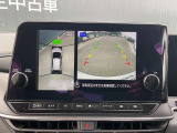 車を真上から見下ろしているかのように周囲の状況を把握して安心して駐車が行えるアラウンドビューモニターが付いています