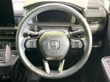 インテリアに合わせたデザインのステアリングは、運転される方のことも考え、運転しやすい形状、大きさです。是非一度、実際に触ってお確かめください。
