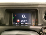 デジタル表示のスピードメーターとタコメーター、燃費やオドメーターなどの表示の他に、ホンダセンシング機能などの表示もできる多機能なマルチインフォメーション・ディスプレイです。